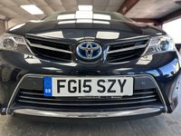 USED 2015 15 TOYOTA AURIS 1.8 VVT-h Excel Hatchback 5dr Petrol Hybrid CVT Euro 5 (s/s) (136 ps) SAT NAV + KEYLESS + REAR CAMERA