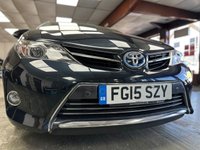 USED 2015 15 TOYOTA AURIS 1.8 VVT-h Excel Hatchback 5dr Petrol Hybrid CVT Euro 5 (s/s) (136 ps) SAT NAV + KEYLESS + REAR CAMERA