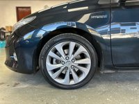 USED 2015 15 TOYOTA AURIS 1.8 VVT-h Excel Hatchback 5dr Petrol Hybrid CVT Euro 5 (s/s) (136 ps) SAT NAV + KEYLESS + REAR CAMERA