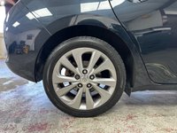 USED 2015 15 TOYOTA AURIS 1.8 VVT-h Excel Hatchback 5dr Petrol Hybrid CVT Euro 5 (s/s) (136 ps) SAT NAV + KEYLESS + REAR CAMERA