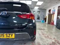 USED 2015 15 TOYOTA AURIS 1.8 VVT-h Excel Hatchback 5dr Petrol Hybrid CVT Euro 5 (s/s) (136 ps) SAT NAV + KEYLESS + REAR CAMERA