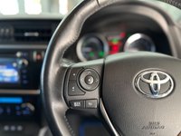 USED 2015 15 TOYOTA AURIS 1.8 VVT-h Excel Hatchback 5dr Petrol Hybrid CVT Euro 5 (s/s) (136 ps) SAT NAV + KEYLESS + REAR CAMERA