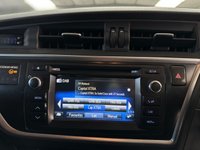 USED 2015 15 TOYOTA AURIS 1.8 VVT-h Excel Hatchback 5dr Petrol Hybrid CVT Euro 5 (s/s) (136 ps) SAT NAV + KEYLESS + REAR CAMERA
