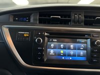 USED 2015 15 TOYOTA AURIS 1.8 VVT-h Excel Hatchback 5dr Petrol Hybrid CVT Euro 5 (s/s) (136 ps) SAT NAV + KEYLESS + REAR CAMERA