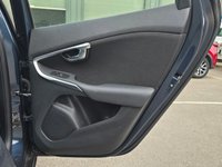 USED 2016 66 VOLVO V40 2.0 D2 Momentum Hatchback 5dr Diesel Manual Euro 6 (s/s) (120 ps) Climate - DAB - Bluetooth - Cruise