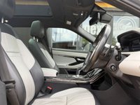 USED 2019 69 LAND ROVER RANGE ROVER EVOQUE 2.0 D180 First Edition SUV 5dr Diesel Auto 4WD Euro 6 (s/s) (180 ps) STUNNING SPECIFICATION + PARKING SENSORS + REVERSE CAMERA + SAT NAV + ULEZ + 2 KEYS + FINANCE AVAILABLE FROM 8.9% APR + PART EXCHANGE WELCOME + FIRST EDITION + AUTO + TWO TONE LEATHER