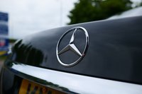 USED 2018 68 MERCEDES-BENZ E-CLASS 2.0 E350e 6.4kWh AMG Line Saloon 4dr Petrol Plug-in Hybrid G-Tronic+ Euro 6 (s/s) (299 ps) OBSIDIAN BLACK METALLIC PAINTWORK + APPLE CARPLAY + REVERSE CAMERA