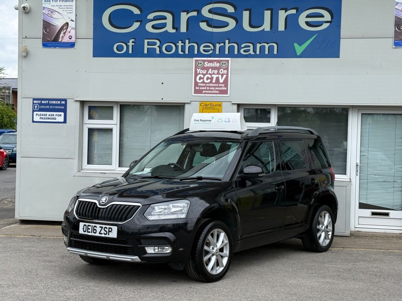 2016 Skoda Yeti — photo 1 of 5