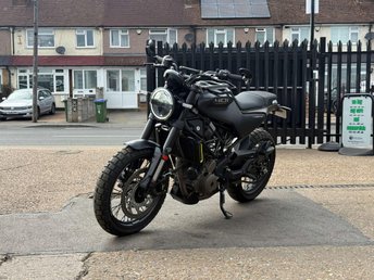 2022 HUSQVARNA SVARTPILEN 401 2022