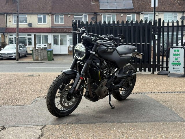 View our HUSQVARNA SVARTPILEN 401 2022