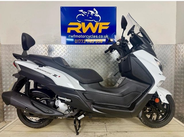 View our Sym Joymax Z 300 www.sellingyoubike.co.uk