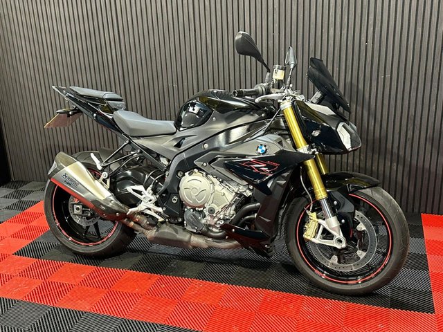 View our BMW S 1000 R