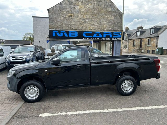 View our Isuzu D-Max 1.9 TD Utility Pickup 2dr Diesel Manual Euro 6 (s/s) (164 ps)