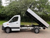 USED 2020 70 MERCEDES-BENZ SPRINTER 2.0 315 CDI PROGRESSIVE TIPPER 3.5T 2DR DIESEL 9G-TRONIC AUTOMATIC RWD L2 EURO 6 (S/S) (150 PS)  NO VAT - 1 OWNER FROM NEW - DIRECT FROM LEASING COMPANY - FULL SERVICE HISTORY - JUST BEEN SERVICED - HPI CLEAR - ULEZ/CAZ COMPLIANT - 2 KEYS - BRAND NEW TIPPER BODY - DOUBLE SPRINGS - AUTOMATIC - PADDLE SHIFT - 3 SEATER - DAB - BLUETOOTH - KEYLESS START - FINANCE AVAILABLE - ZERO DEPOSIT OFFERS - ALL VANS/CARS WELCOME IN PART-EXCHANGE, ANY AGE, ANY MILEAGE, ANY CONDITION