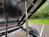USED 2020 70 MERCEDES-BENZ SPRINTER 2.0 315 CDI PROGRESSIVE TIPPER 3.5T 2DR DIESEL 9G-TRONIC AUTOMATIC RWD L2 EURO 6 (S/S) (150 PS)  NO VAT - 1 OWNER FROM NEW - DIRECT FROM LEASING COMPANY - FULL SERVICE HISTORY - JUST BEEN SERVICED - HPI CLEAR - ULEZ/CAZ COMPLIANT - 2 KEYS - BRAND NEW TIPPER BODY - DOUBLE SPRINGS - AUTOMATIC - PADDLE SHIFT - 3 SEATER - DAB - BLUETOOTH - KEYLESS START - FINANCE AVAILABLE - ZERO DEPOSIT OFFERS - ALL VANS/CARS WELCOME IN PART-EXCHANGE, ANY AGE, ANY MILEAGE, ANY CONDITION