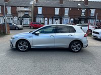 USED 2021 21 VOLKSWAGEN GOLF 1.5 eTSI MHEV R-Line Hatchback 5dr Petrol Hybrid DSG Euro 6 (s/s) (150 ps) FULL MAIN DEALER SERVICE HISTORY. PETROL-HYBRID.