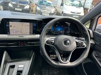 USED 2021 21 VOLKSWAGEN GOLF 1.5 eTSI MHEV R-Line Hatchback 5dr Petrol Hybrid DSG Euro 6 (s/s) (150 ps) FULL MAIN DEALER SERVICE HISTORY. PETROL-HYBRID.