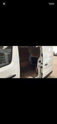 USED 2020 70 RENAULT TRAFIC 2.0 dCi ENERGY 28 Business Panel Van 5dr Diesel Manual SWB Standard Roof Euro 6 (s/s) (145 ps) 