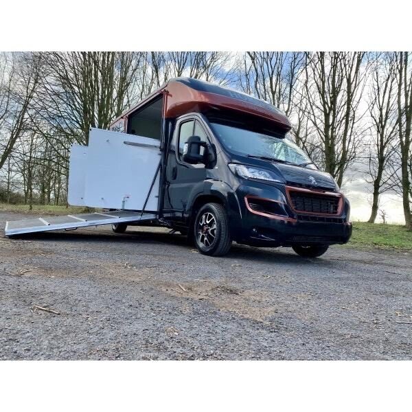 USED 2020 20 PEUGEOT BOXER 2.0 BlueHDi 335 Platform Cab 2dr Diesel Manual L3 Euro 6 (160 ps) 2 Stall FSH Very Low Miles Hi Spec