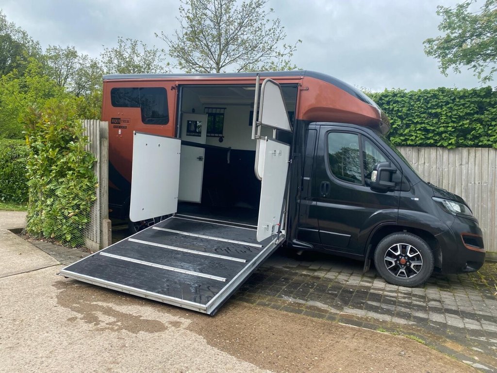USED 2020 20 PEUGEOT BOXER 2.0 BlueHDi 335 Platform Cab 2dr Diesel Manual L3 Euro 6 (160 ps) 2 Stall FSH Very Low Miles Hi Spec
