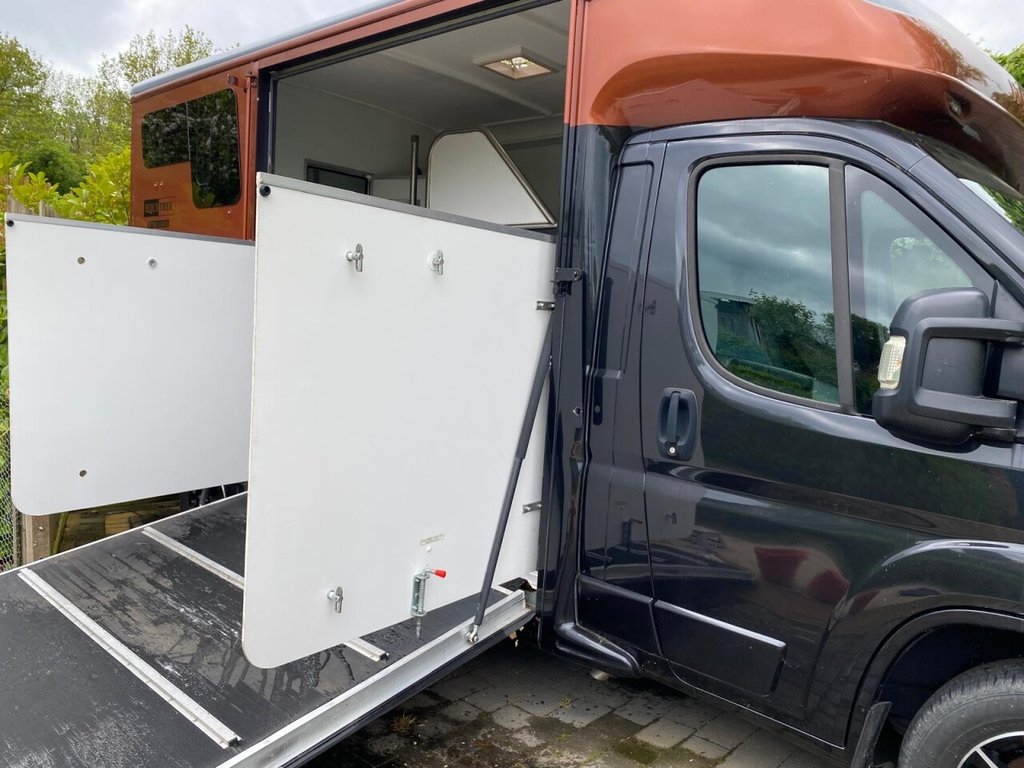 USED 2020 20 PEUGEOT BOXER 2.0 BlueHDi 335 Platform Cab 2dr Diesel Manual L3 Euro 6 (160 ps) 2 Stall FSH Very Low Miles Hi Spec