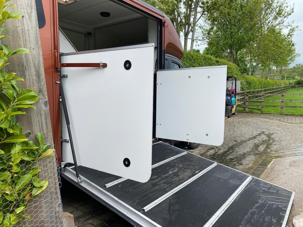 USED 2020 20 PEUGEOT BOXER 2.0 BlueHDi 335 Platform Cab 2dr Diesel Manual L3 Euro 6 (160 ps) 2 Stall FSH Very Low Miles Hi Spec