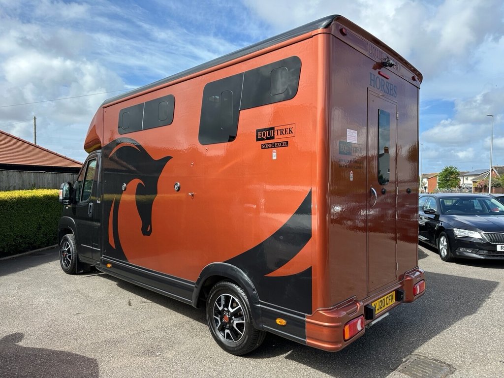 USED 2020 20 PEUGEOT BOXER 2.0 BlueHDi 335 Platform Cab 2dr Diesel Manual L3 Euro 6 (160 ps) 2 Stall FSH Very Low Miles Hi Spec