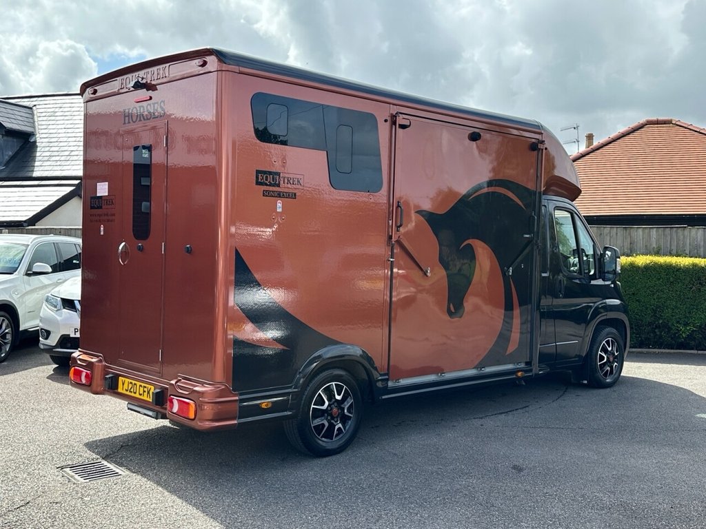 USED 2020 20 PEUGEOT BOXER 2.0 BlueHDi 335 Platform Cab 2dr Diesel Manual L3 Euro 6 (160 ps) 2 Stall FSH Very Low Miles Hi Spec