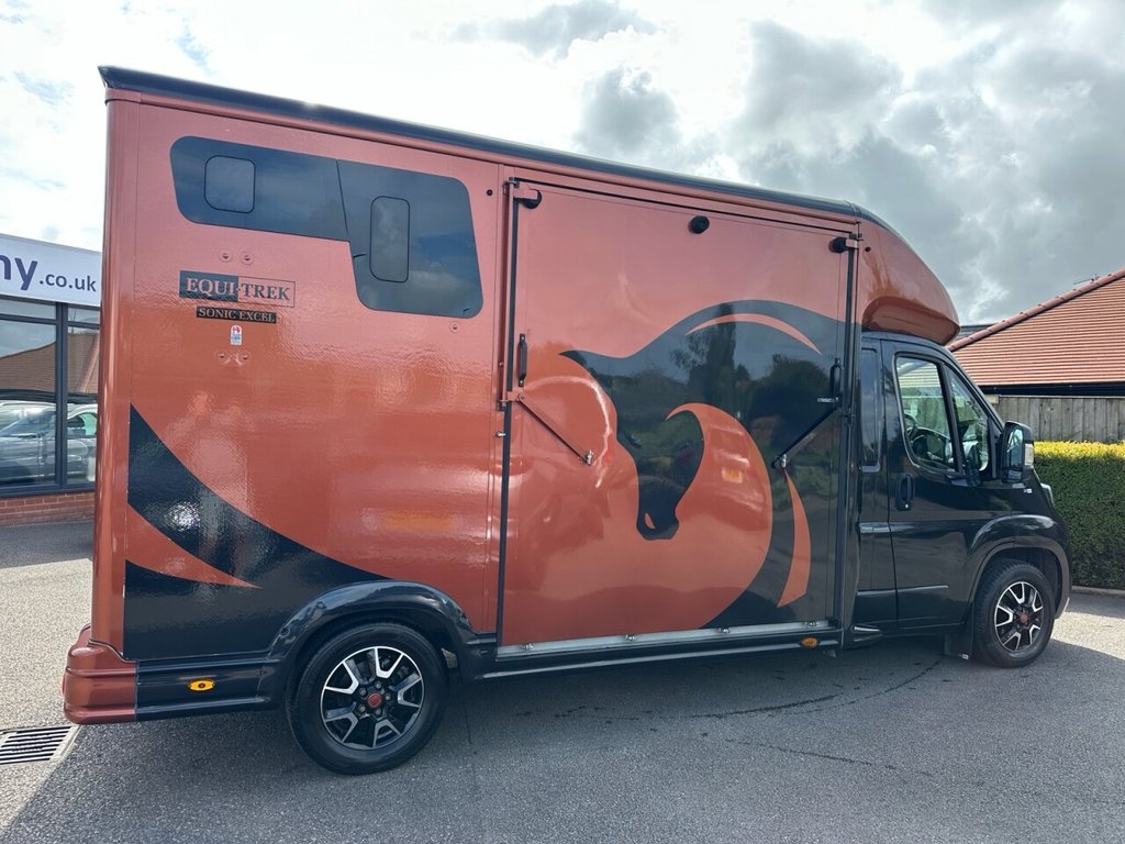 USED 2020 20 PEUGEOT BOXER 2.0 BlueHDi 335 Platform Cab 2dr Diesel Manual L3 Euro 6 (160 ps) 2 Stall FSH Very Low Miles Hi Spec