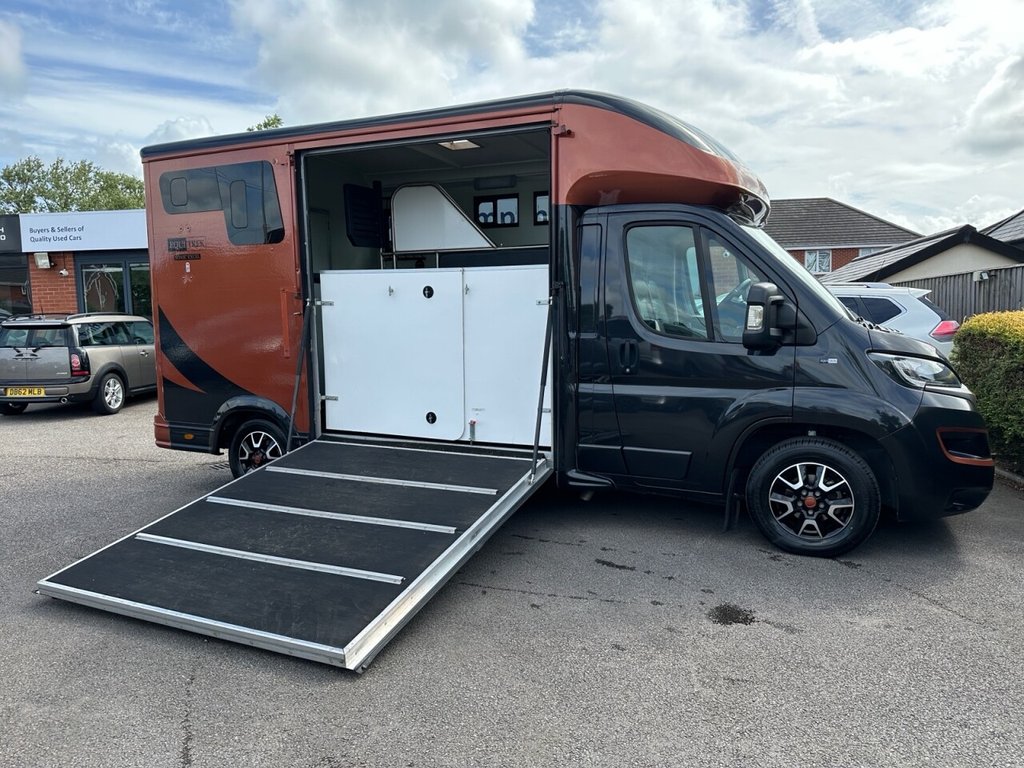 USED 2020 20 PEUGEOT BOXER 2.0 BlueHDi 335 Platform Cab 2dr Diesel Manual L3 Euro 6 (160 ps) 2 Stall FSH Very Low Miles Hi Spec