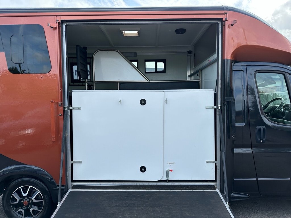 USED 2020 20 PEUGEOT BOXER 2.0 BlueHDi 335 Platform Cab 2dr Diesel Manual L3 Euro 6 (160 ps) 2 Stall FSH Very Low Miles Hi Spec