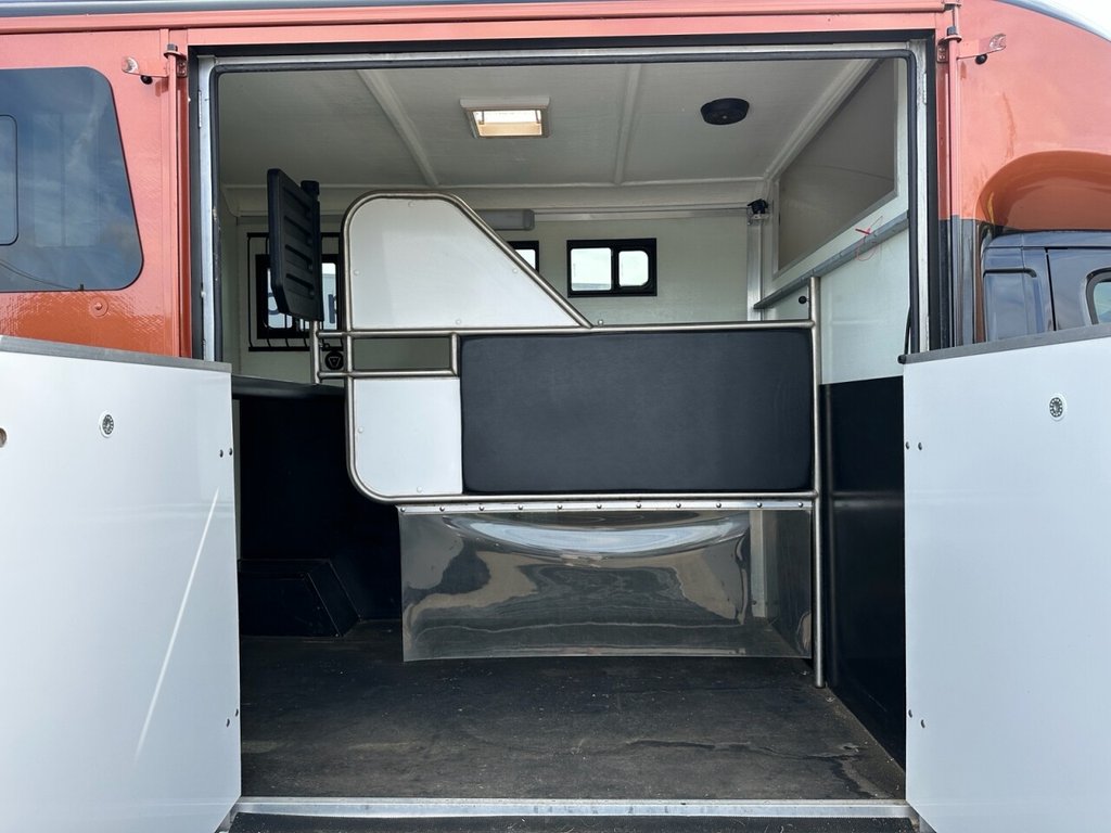 USED 2020 20 PEUGEOT BOXER 2.0 BlueHDi 335 Platform Cab 2dr Diesel Manual L3 Euro 6 (160 ps) 2 Stall FSH Very Low Miles Hi Spec