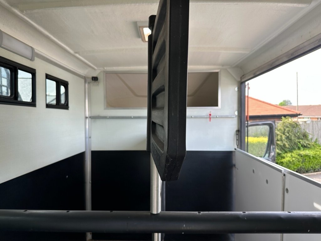 USED 2020 20 PEUGEOT BOXER 2.0 BlueHDi 335 Platform Cab 2dr Diesel Manual L3 Euro 6 (160 ps) 2 Stall FSH Very Low Miles Hi Spec
