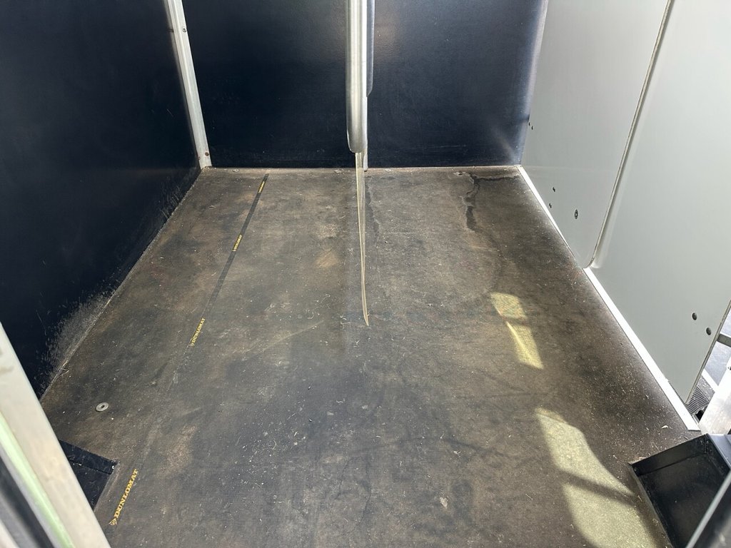 USED 2020 20 PEUGEOT BOXER 2.0 BlueHDi 335 Platform Cab 2dr Diesel Manual L3 Euro 6 (160 ps) 2 Stall FSH Very Low Miles Hi Spec