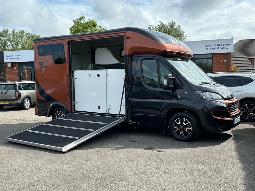 USED 2020 20 PEUGEOT BOXER 2.0 BlueHDi 335 Platform Cab 2dr Diesel Manual L3 Euro 6 (160 ps) 2 Stall FSH Very Low Miles Hi Spec