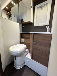 USED 2019 19 ADRIA CORAL 670 SL AXESS 4 Belt - 3 Berth - End Fixed Singles Over Storage 