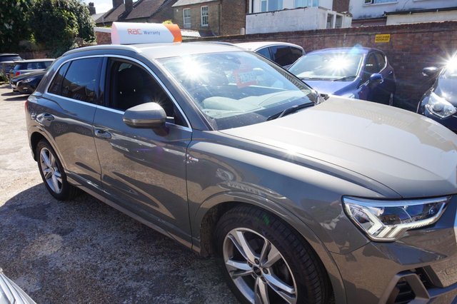 View our AUDI Q3