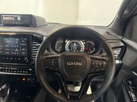 USED 2025 75 ISUZU D-MAX 1.9 TD V-Cross Pickup Double Cab 4dr Diesel Auto 4WD Euro 6 (s/s) (164 ps) 33K PLUS VAT PNLY 50 MILES