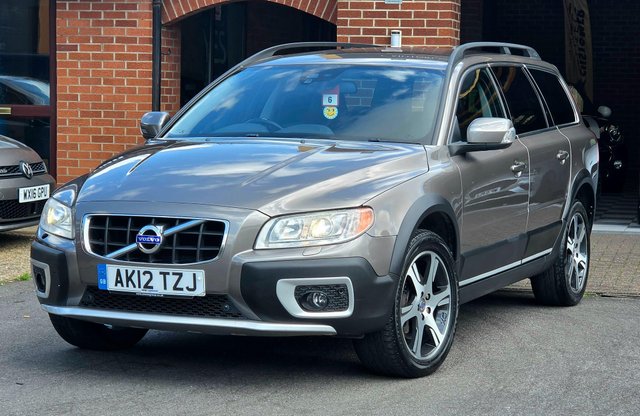 View our VOLVO XC70