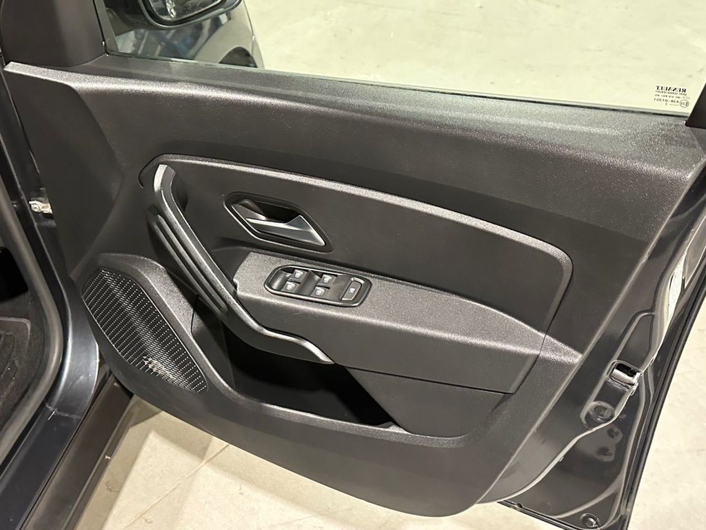 USED 2022 22 DACIA DUSTER 1.0 TCe Comfort SUV 5dr Petrol Manual Euro 6 (s/s) (90 ps) 