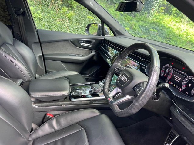 View our AUDI Q7
