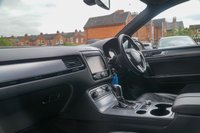 USED 2015 15 VOLKSWAGEN TOUAREG 3.0 TDI V6 BlueMotion Tech R-Line SUV 5dr Diesel Tiptronic 4WD Euro 6 (s/s) (262 ps) 