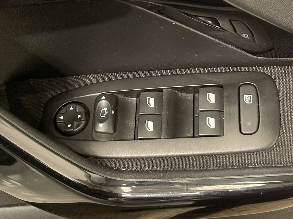 USED 2019 69 PEUGEOT 208 1.2 PureTech Tech Edition Hatchback 5dr Petrol Manual Euro 6 (s/s) (82 ps) Reverse Camera