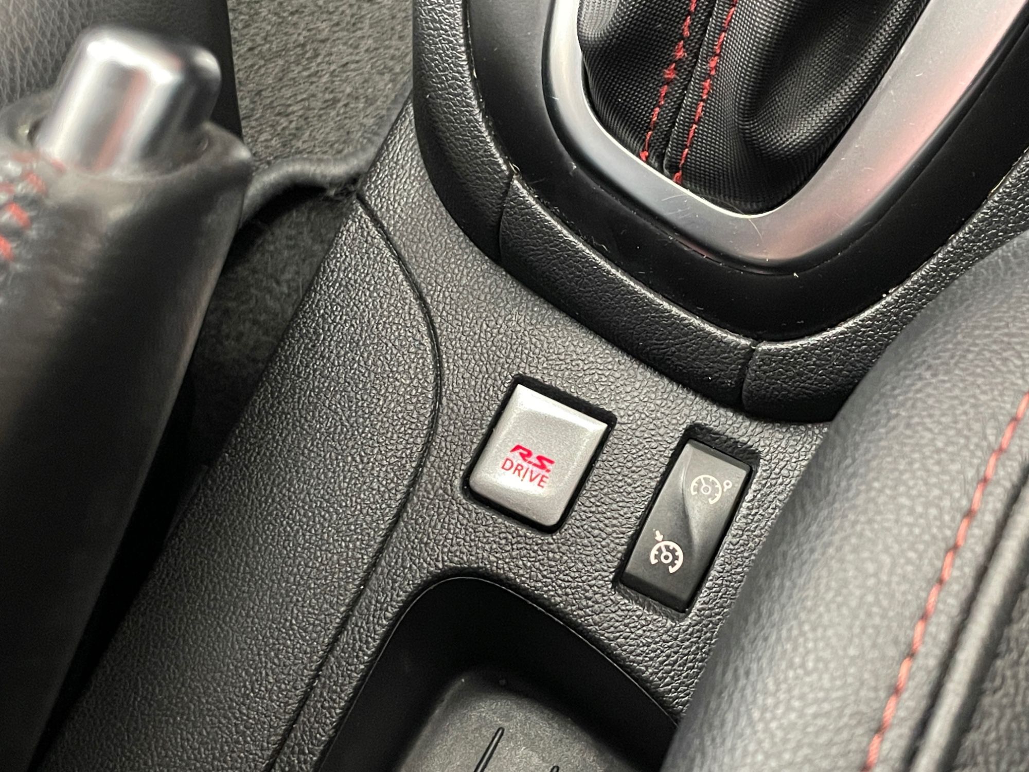 USED 2015 65 RENAULT CLIO 1.6 TCe Renaultsport Nav Trophy Hatchback 5dr Petrol Auto Euro 6 (s/s) (220 ps) 