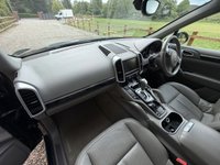 USED 2013 63 PORSCHE CAYENNE DIESEL ESTATE 3.0 TD V6 SUV 5dr Diesel Tiptronic 4WD Euro 5 (s/s) (240 ps) 