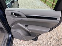 USED 2013 63 PORSCHE CAYENNE DIESEL ESTATE 3.0 TD V6 SUV 5dr Diesel Tiptronic 4WD Euro 5 (s/s) (240 ps) 