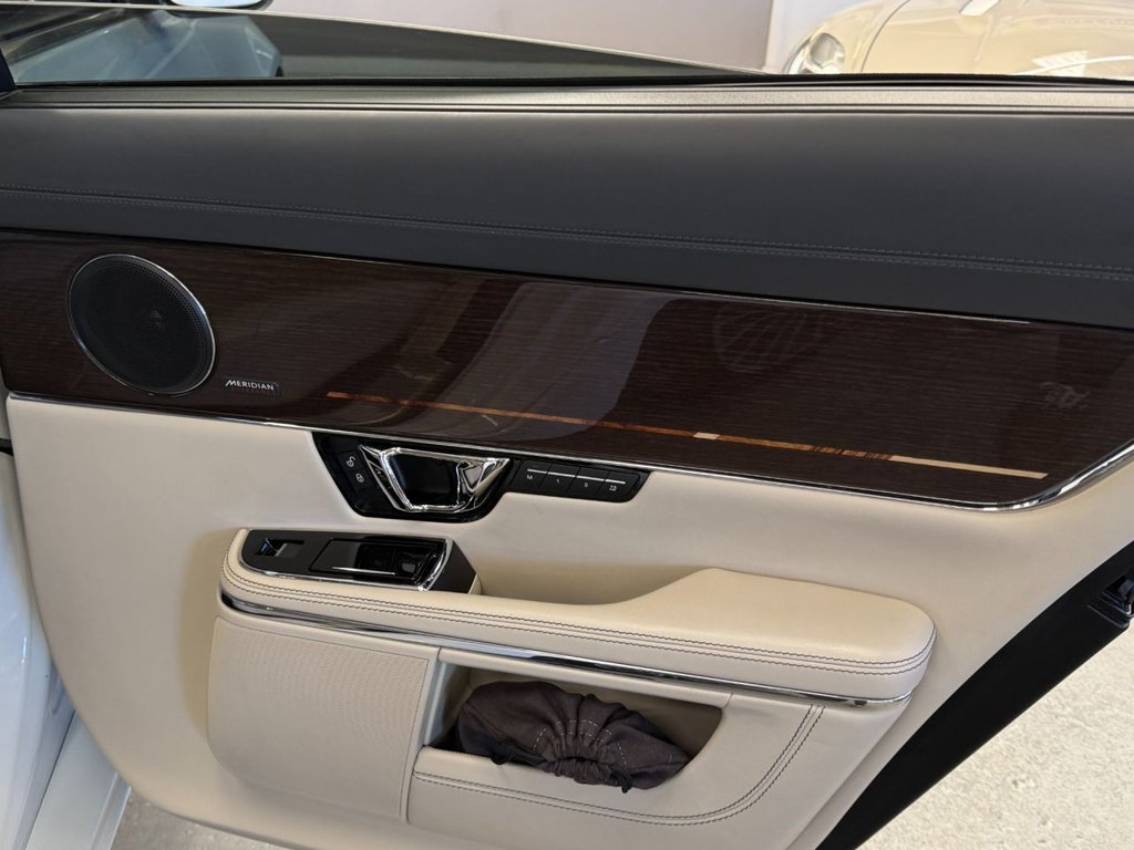 USED 2016 66 JAGUAR XJ 5.0 V8 Autobiography Saloon 4dr Petrol Auto Euro 6 (s/s) (LWB) (510 ps) 