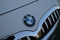 USED 2019 69 BMW 1 SERIES 1.5 118i M Sport Hatchback 5dr Petrol DCT Euro 6 (s/s) (140 ps) ALPINE WHITE PAINTWORK + RED LEATHER + HEATED SEATS