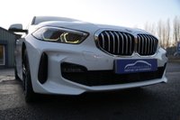 USED 2019 69 BMW 1 SERIES 1.5 118i M Sport Hatchback 5dr Petrol DCT Euro 6 (s/s) (140 ps) ALPINE WHITE PAINTWORK + RED LEATHER + HEATED SEATS