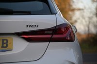 USED 2019 69 BMW 1 SERIES 1.5 118i M Sport Hatchback 5dr Petrol DCT Euro 6 (s/s) (140 ps) ALPINE WHITE PAINTWORK + RED LEATHER + HEATED SEATS